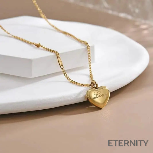 Collar Moderno para Mujer: Cadena Dorada con Colgante de Corazón "Love" - ETERNITY
