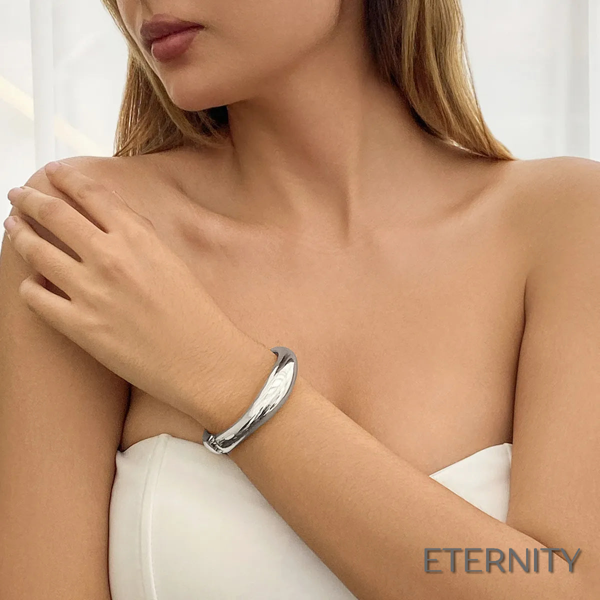 Brazaletes Abiertos Lisos y Modernos en Tonos Metálicos - ETERNITY