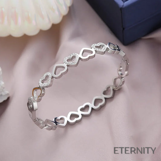 Pulseras Femeninas con Diseño de Corazones Calados Adornados con Circonitas - ETERNITY