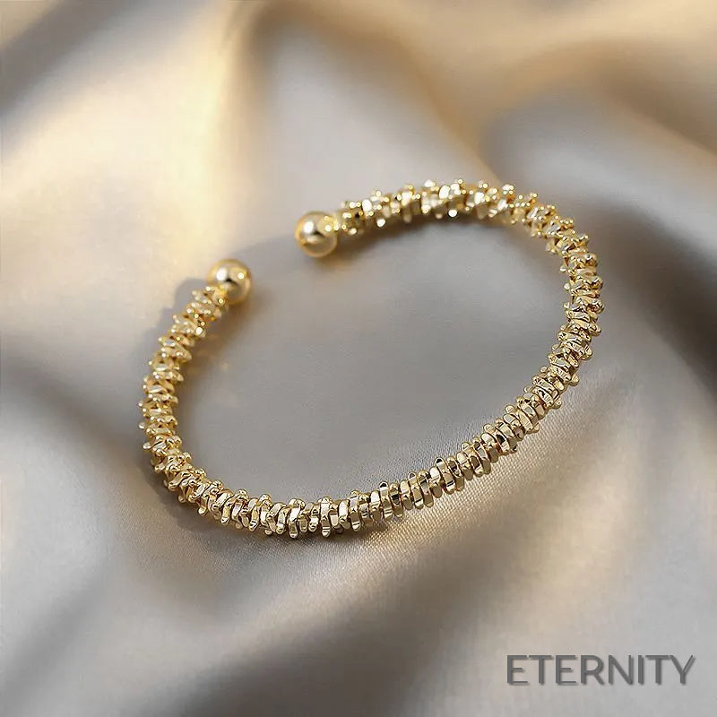 Brazalete Abierto Dorado con Diseño Irregular Trenzado Estilo Vintage - ETERNITY