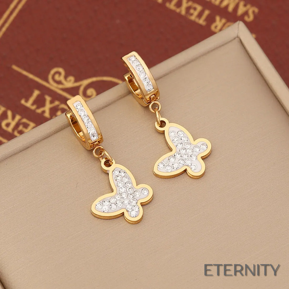 Zarcillos Colgantes Dorados con Dijes Brillantes de Mariposa, Corazón y Círculo - ETERNITY