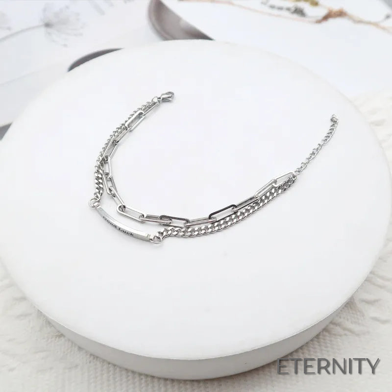 Brazalete de Doble Cadena Plateado con Placa Grabada "Good Luck" para Hombre - ETERNITY