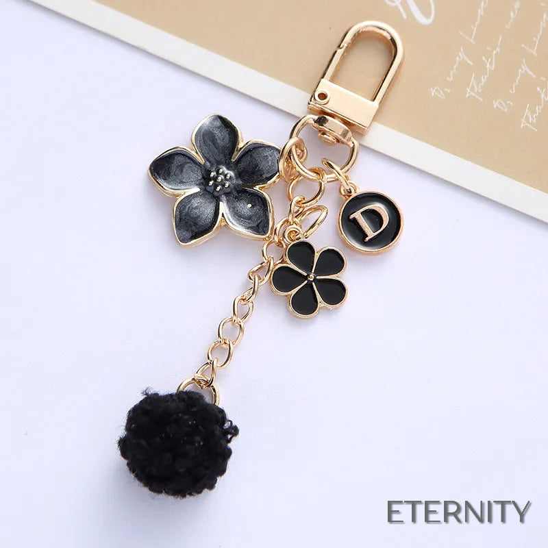Llaveros Adorables con Flores Esmaltadas, Letra y Pompón - ETERNITY