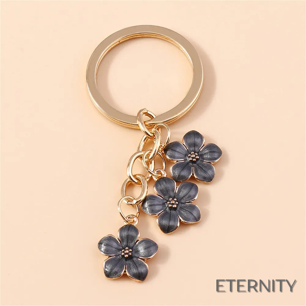 Adorable Llavero Femenino con Tres Flores Delicadas - ETERNITY