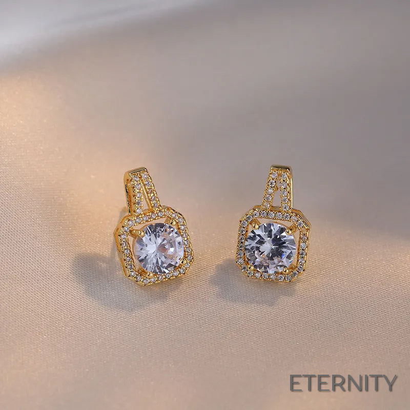 Set de Accesorios Dorados con Circonitas Cuadradas y Halo Brillante - Collar, Pendientes y Anillo ETERNITY
