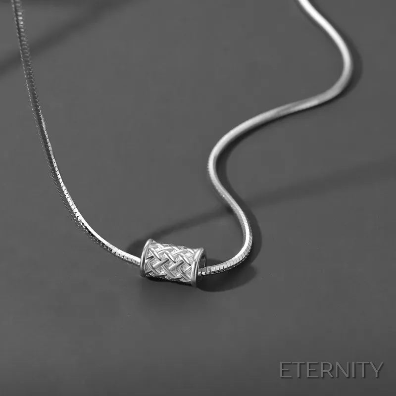 Cadena Plateada para Hombre con Cadena Snake Bone y Dije Cilíndrico Trenzado - ETERNITY
