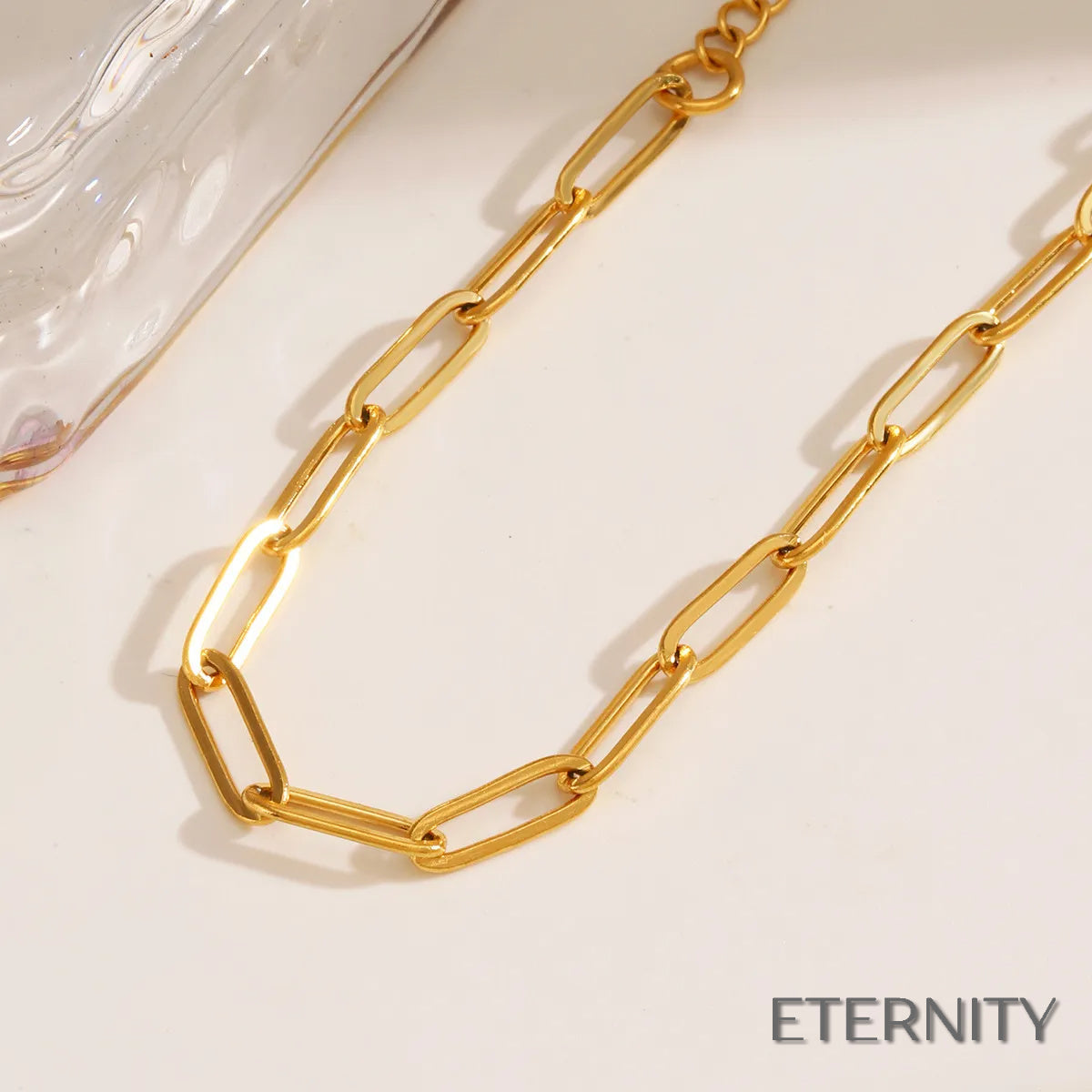 Pulsera de Mujer: Cadena Dorada con Eslabones Modernos - ETERNITY