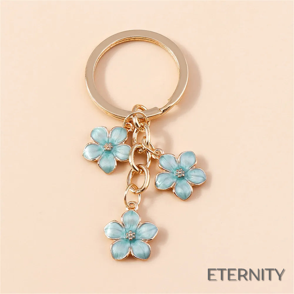 Adorable Llavero Femenino con Tres Flores Delicadas - ETERNITY
