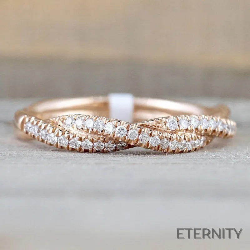 Anillo Dorado Delgado con Diseño Trenzado de Cristales Brillantes - ETERNITY