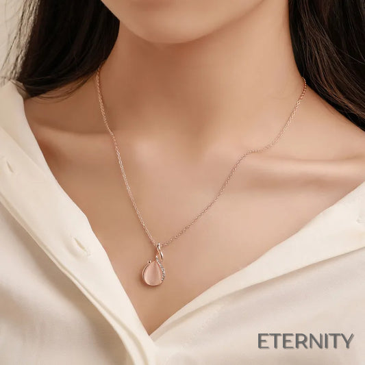 Elegante Conjunto Femenino con Ópalos Claros y Detalles Brillantes - ETERNITY
