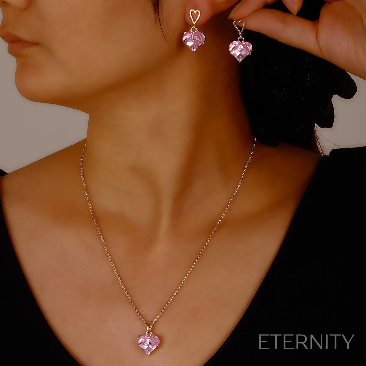 Set Dorado de Cadena y Zarcillos con Corazón de Cristal Rosa Melocotón - ETERNITY