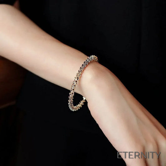 Brazalete Abierto Dorado con Diseño Irregular Trenzado Estilo Vintage - ETERNITY