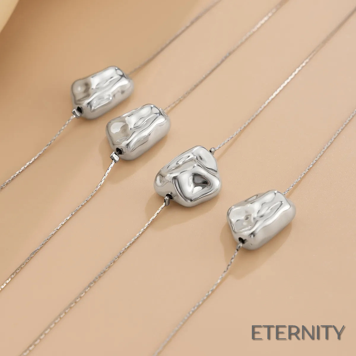 Collar de Capas con Diseño Abstracto y Texturizado - ETERNITY