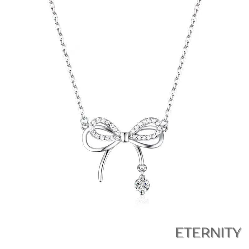 Collar Plateado Delicado con Dije de Lazo Adornado con Brillantes - ETERNITY
