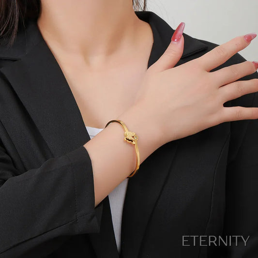 Pulsera Femenina con Diseño de Mariposa Calada Minimalista - ETERNITY