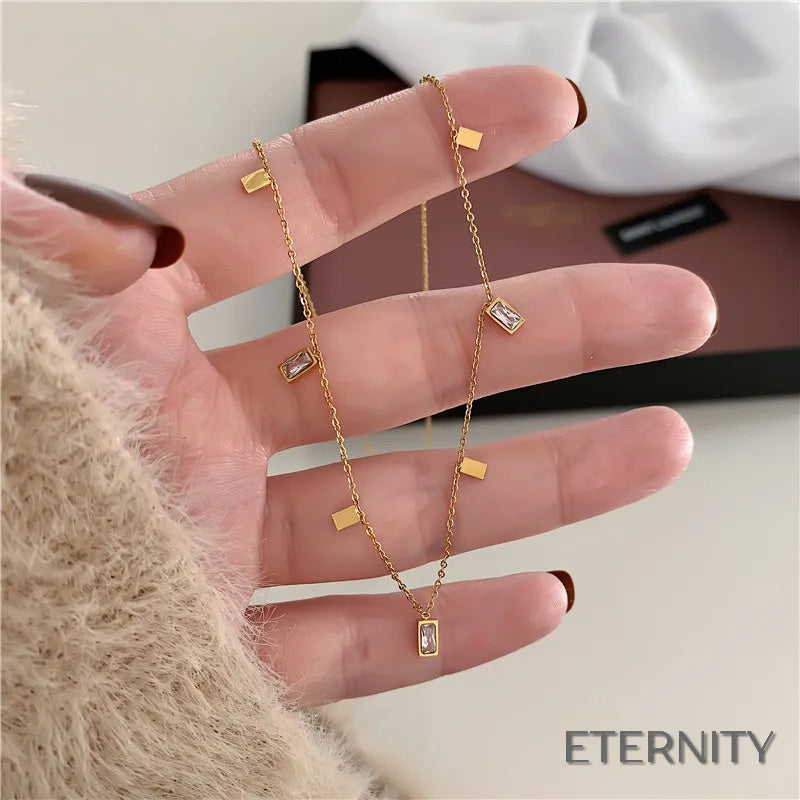 Cadenas Doradas Delicadas con Dijes Geométricos y Brillantes - ETERNITY