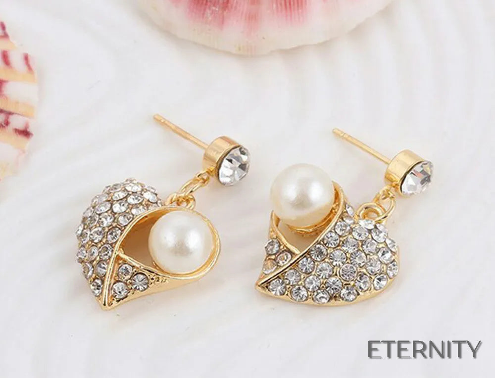 Set Romántico Dorado: Collar y Zarcillos con Forma de Corazón, Perla y Rhinestones