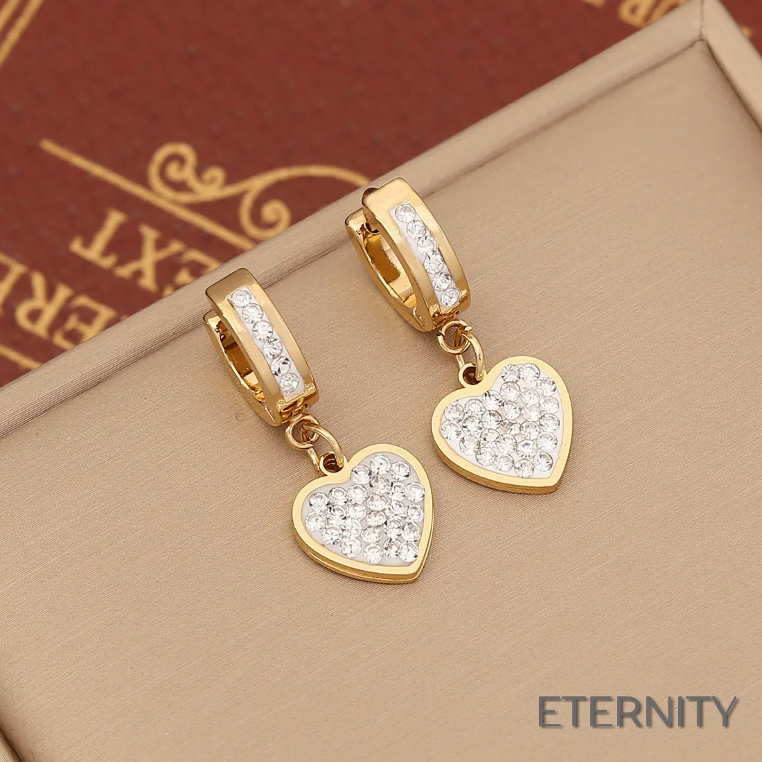 Zarcillos Colgantes Dorados con Dijes Brillantes de Mariposa, Corazón y Círculo - ETERNITY
