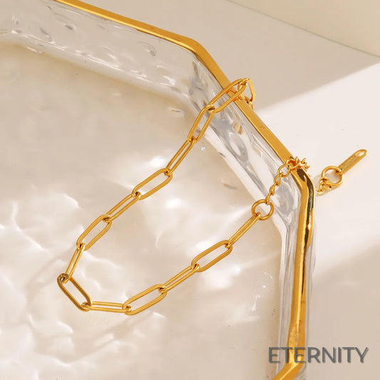 Pulsera de Mujer: Cadena Dorada con Eslabones Modernos - ETERNITY