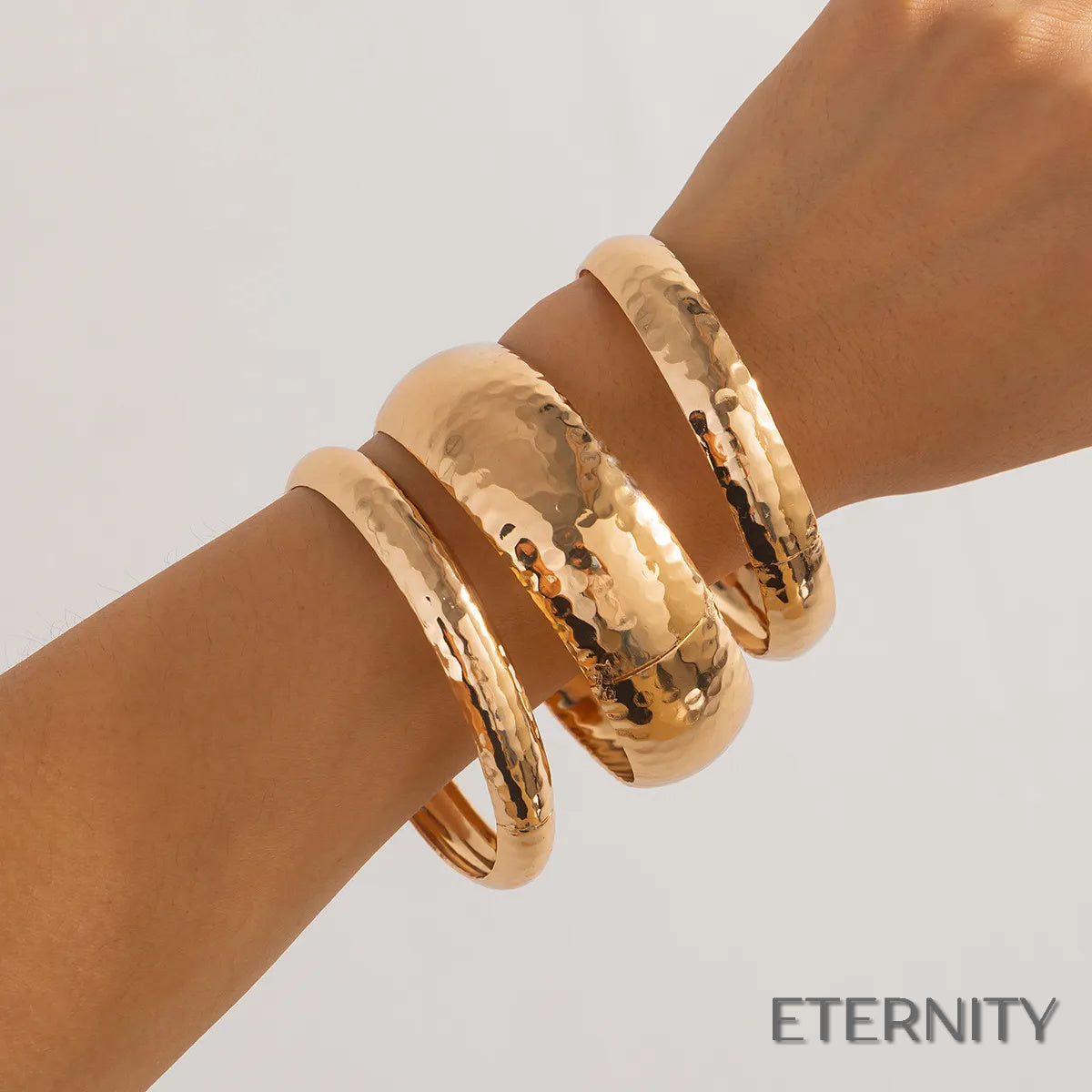 Brazaletes Abiertos Lisos y Modernos en Tonos Metálicos - ETERNITY