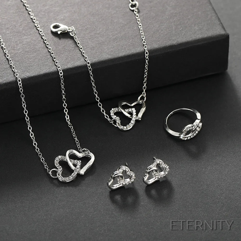 Conjunto Femenino de Cuatro Piezas: Corazones Entrelazados en Dorado: Cadena, Pulsera, Anillo y Zarcillos - ETERNITY