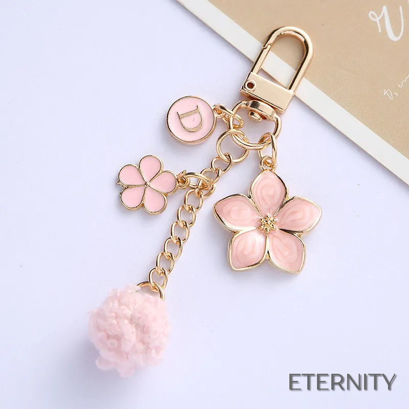 Llaveros Adorables con Flores Esmaltadas, Letra y Pompón - ETERNITY