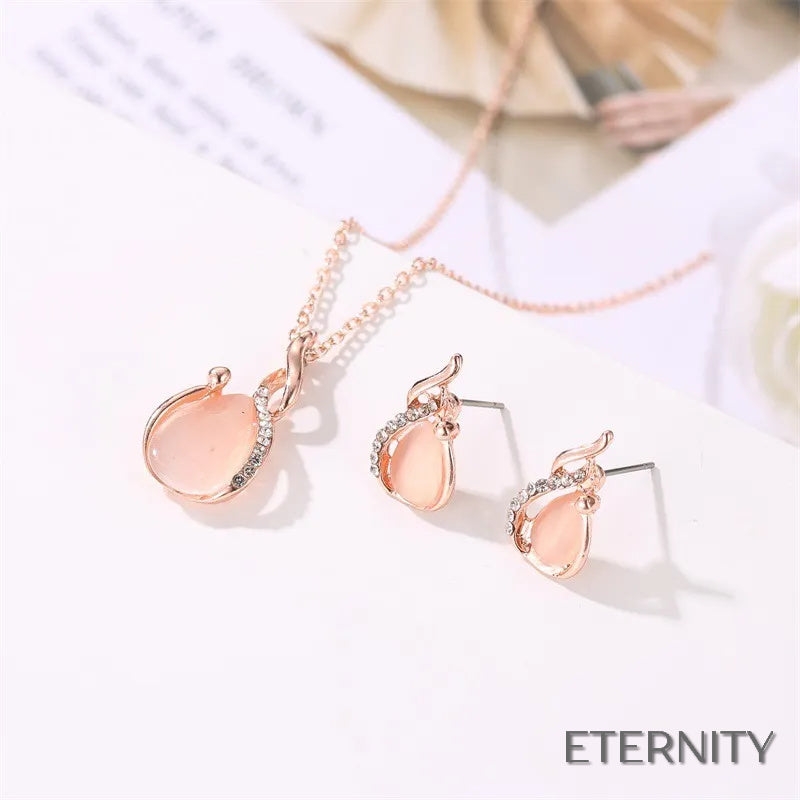 Elegante Conjunto Femenino con Ópalos Claros y Detalles Brillantes - ETERNITY
