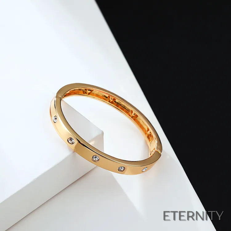 Brazaletes Modernos para Mujer: Diseño Liso con Acentos Brillantes en Tres Tonos - ETERNITY -