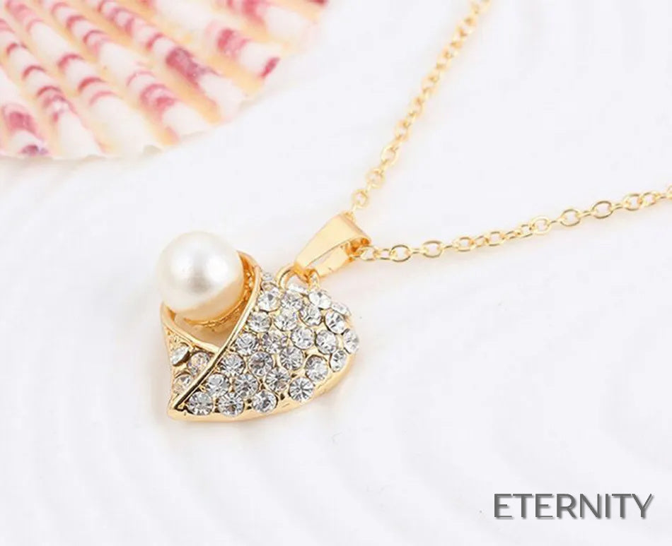 Set Romántico Dorado: Collar y Zarcillos con Forma de Corazón, Perla y Rhinestones