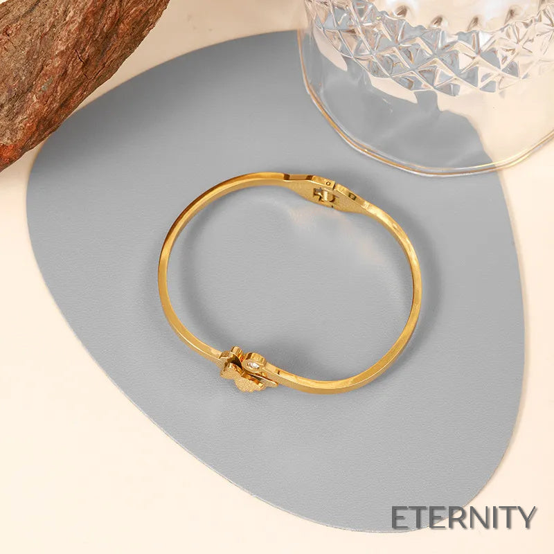 Pulsera Femenina con Diseño de Mariposa Calada Minimalista - ETERNITY