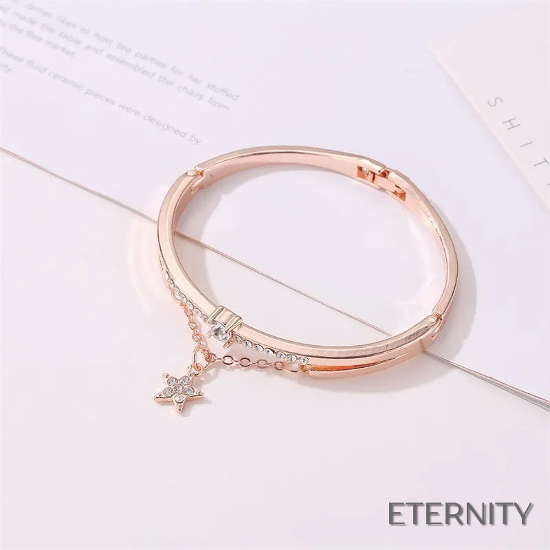 Pulsera Femenina Delicada con Hilera de Cristales y Dije de Estrella - ETERNITY