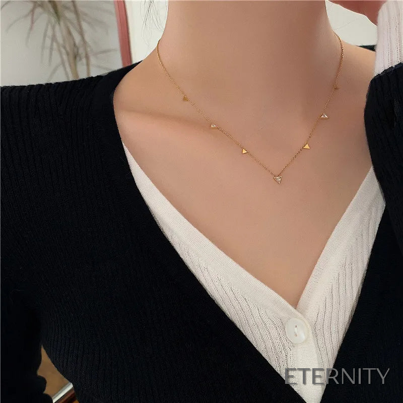Cadenas Doradas Delicadas con Dijes Geométricos y Brillantes - ETERNITY