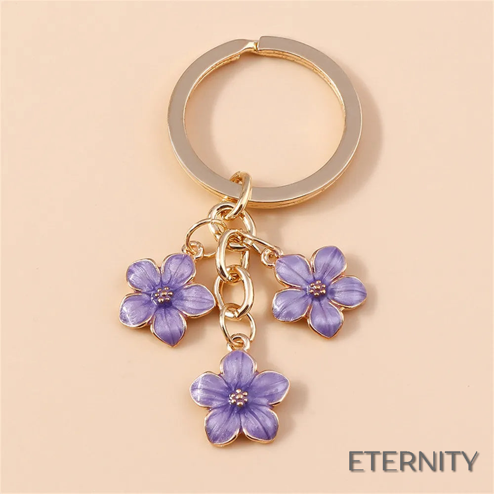 Adorable Llavero Femenino con Tres Flores Delicadas - ETERNITY