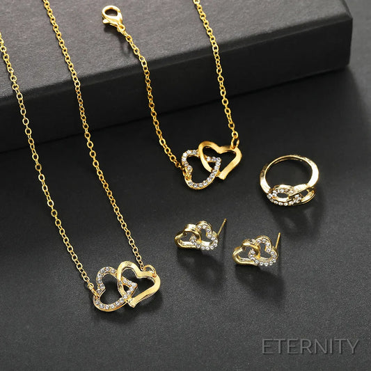 Conjunto Femenino de Cuatro Piezas: Corazones Entrelazados en Dorado: Cadena, Pulsera, Anillo y Zarcillos - ETERNITY