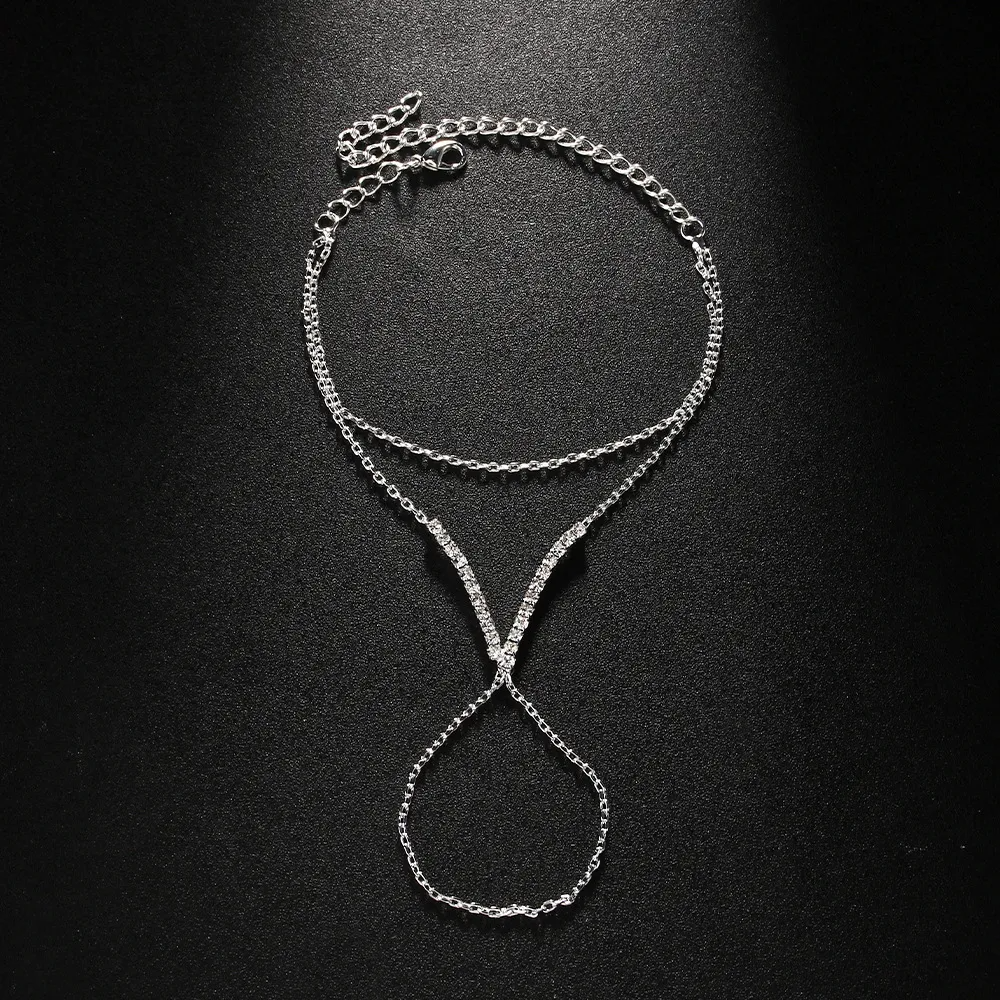 Elegante Pulsera Femenina de Mano con Brillantes en Forma de V - ETERNITY