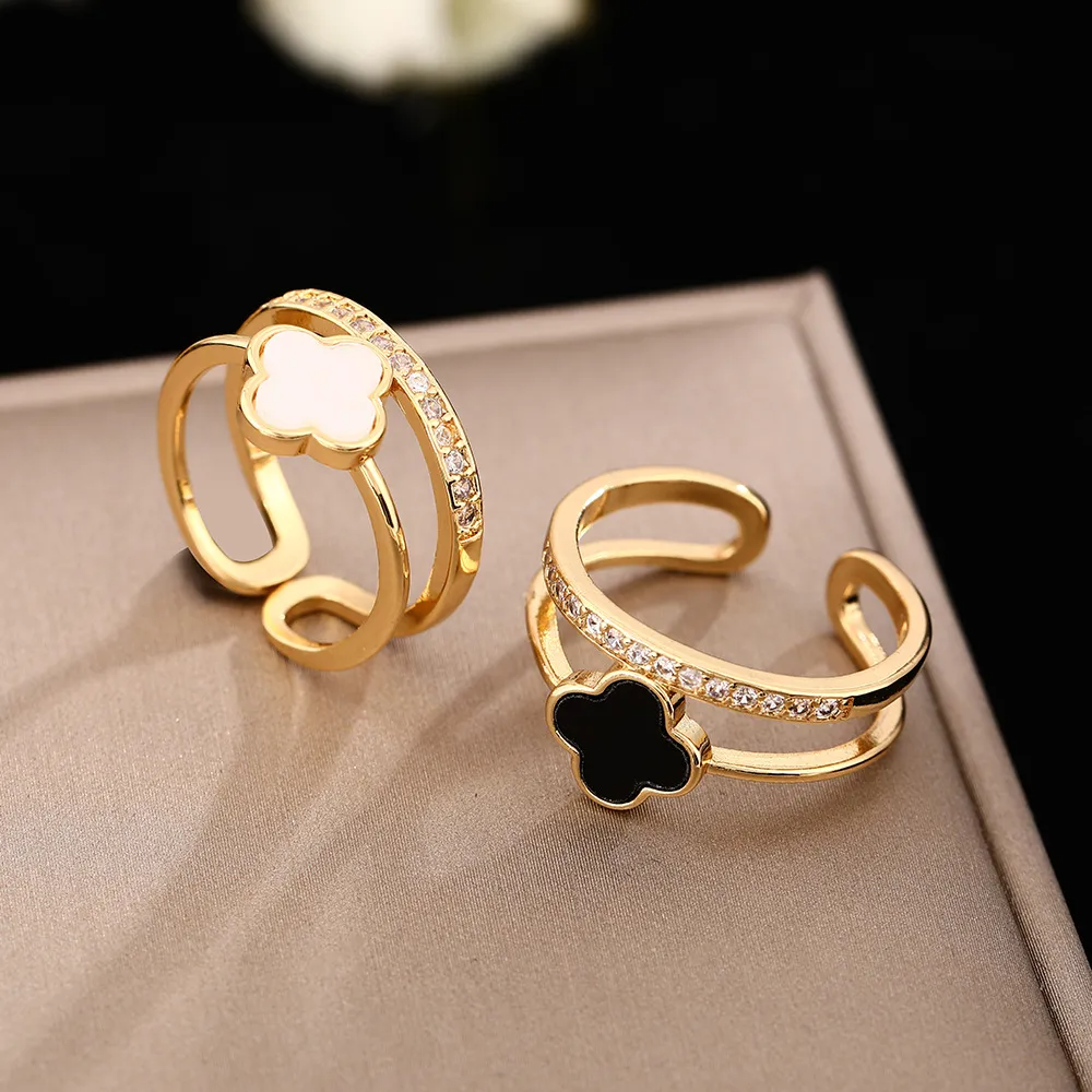 Anillos Femeninos Modernos con Trébol Esmaltado Blanco y Negro y Circonitas - ETERNITY
