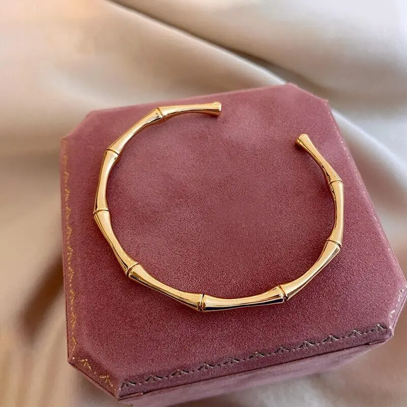 Pulsera Elegante con Forma de Bambú Dorada - ETERNITY