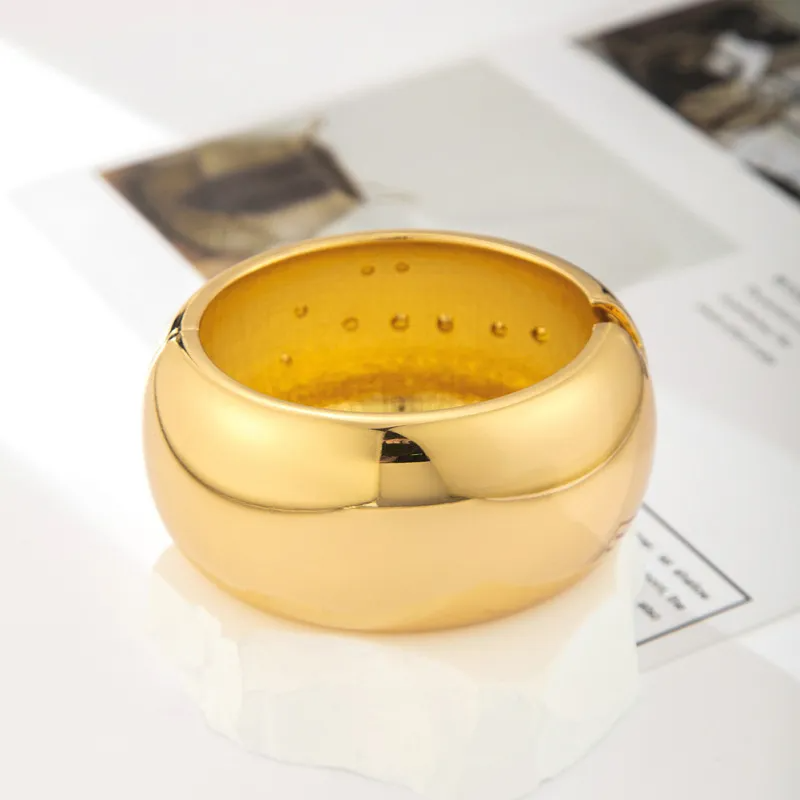 Pulsera Femenina Moderna con Diseño Ovalado Distintivo - ETERNITY