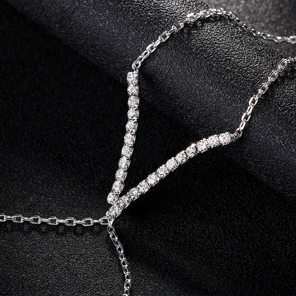 Elegante Pulsera Femenina de Mano con Brillantes en Forma de V - ETERNITY