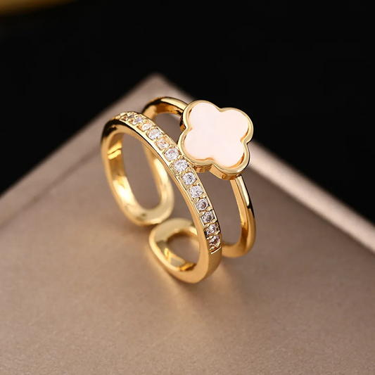 Anillos Femeninos Modernos con Trébol Esmaltado Blanco y Negro y Circonitas - ETERNITY
